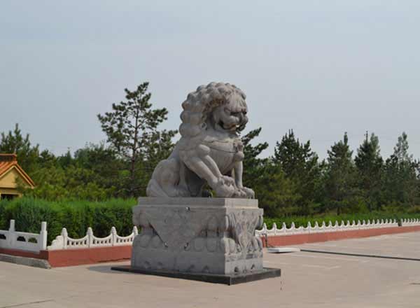 宝瓶陵四米高大石狮