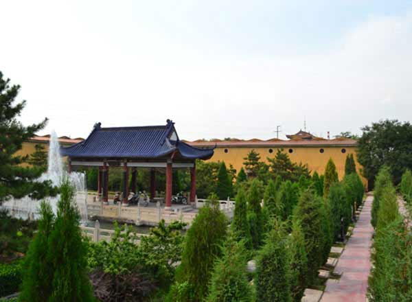 宝塔园如意苑墓区一角