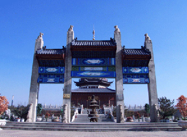 宝塔园明清风格牌坊全景