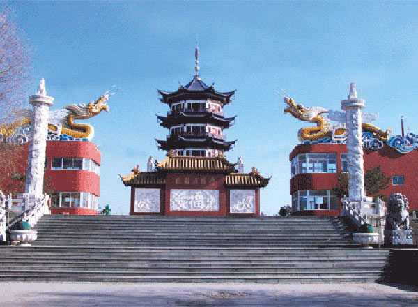 宝塔园正门全景