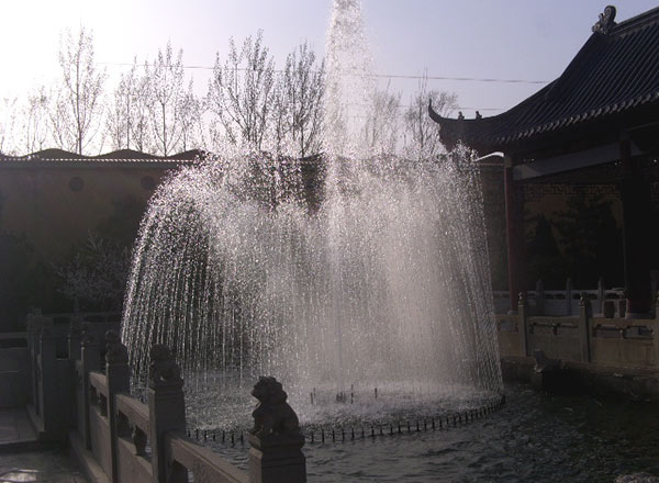 宝塔园思恩厅前喷泉