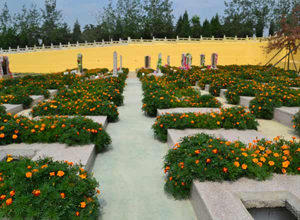 厚德碑墓区景观